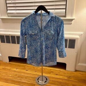 Like New Women's J.McLaughlin Blue and White Button Up Blouse Size XS